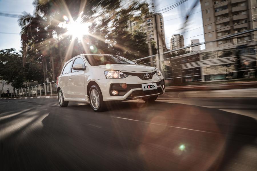  Toyota Etios Hatchback 2016 года  (LA) (фото 5 из 16)